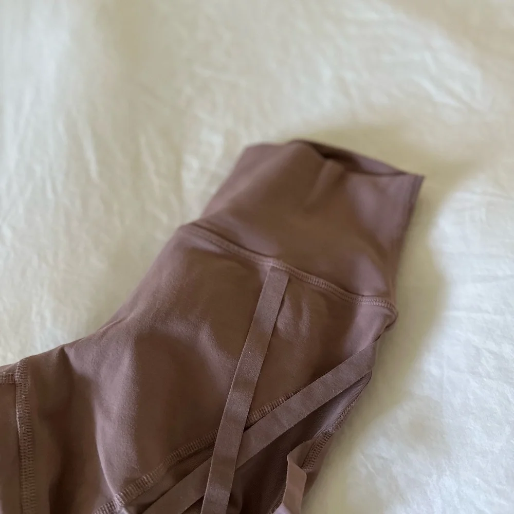 Alo Yoga Limited Edition Leggings NWOT - Picture 6 of 6